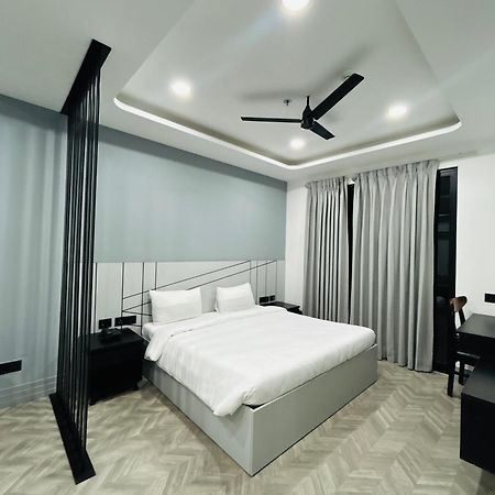 Bedchambers Serviced Apartment, Golf Course, Гургаон Екстериор снимка