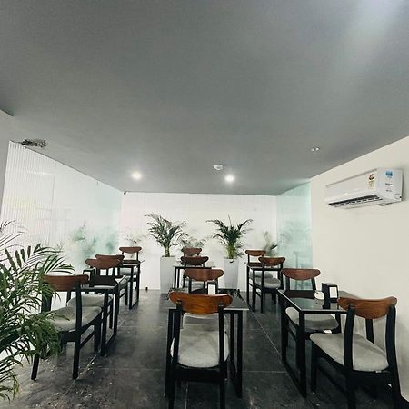 Bedchambers Serviced Apartment, Golf Course, Гургаон Екстериор снимка