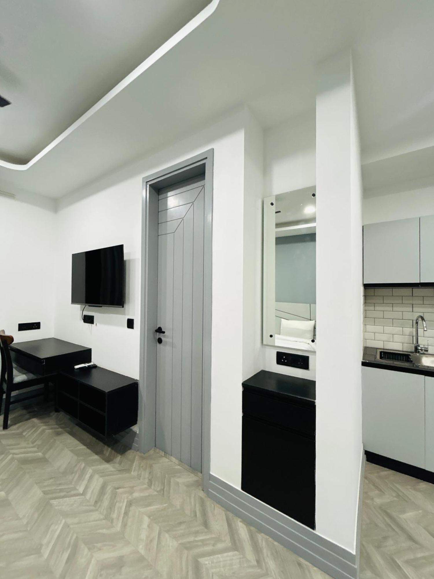 Bedchambers Serviced Apartment, Golf Course, Гургаон Екстериор снимка