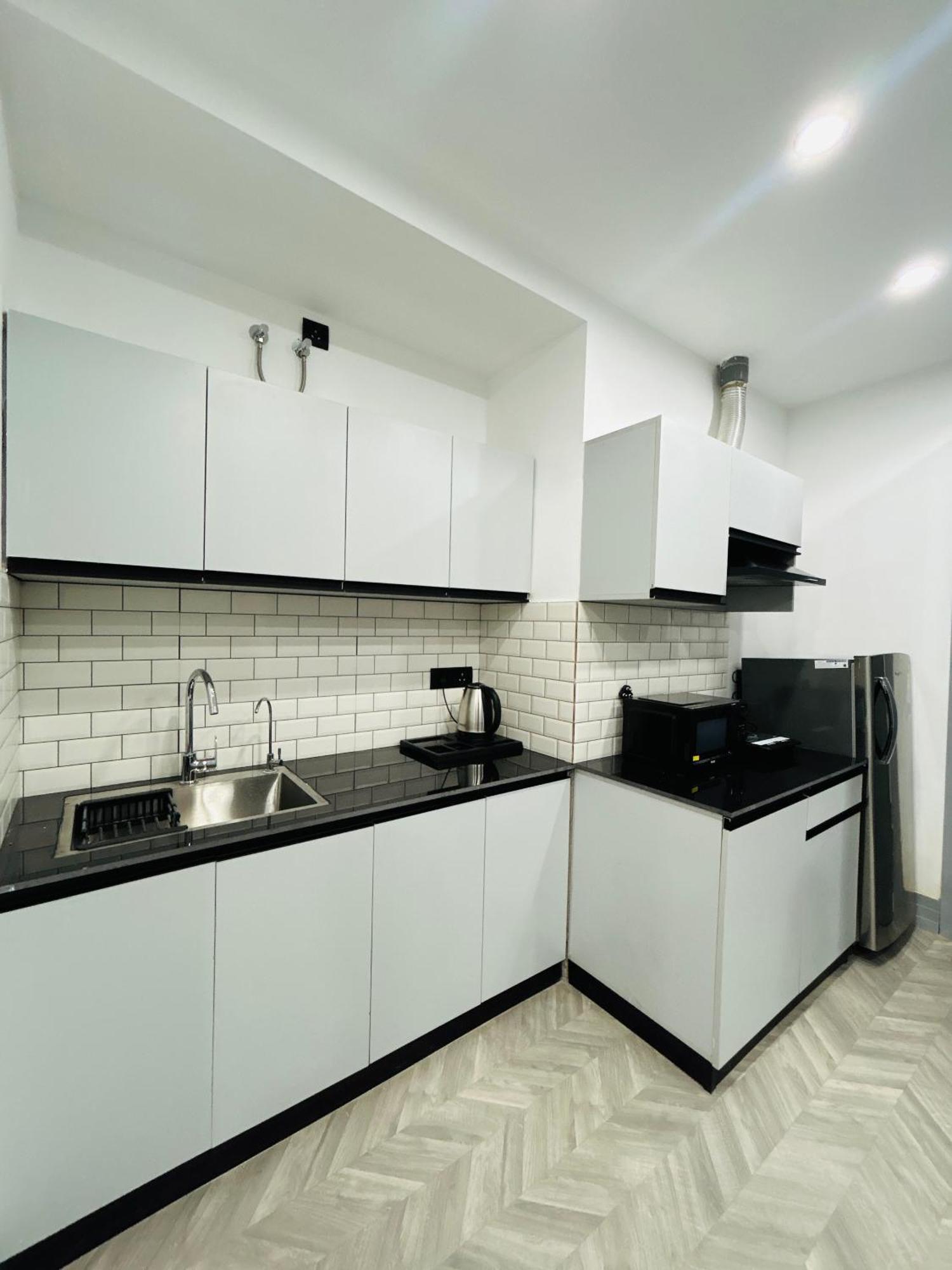 Bedchambers Serviced Apartment, Golf Course, Гургаон Екстериор снимка