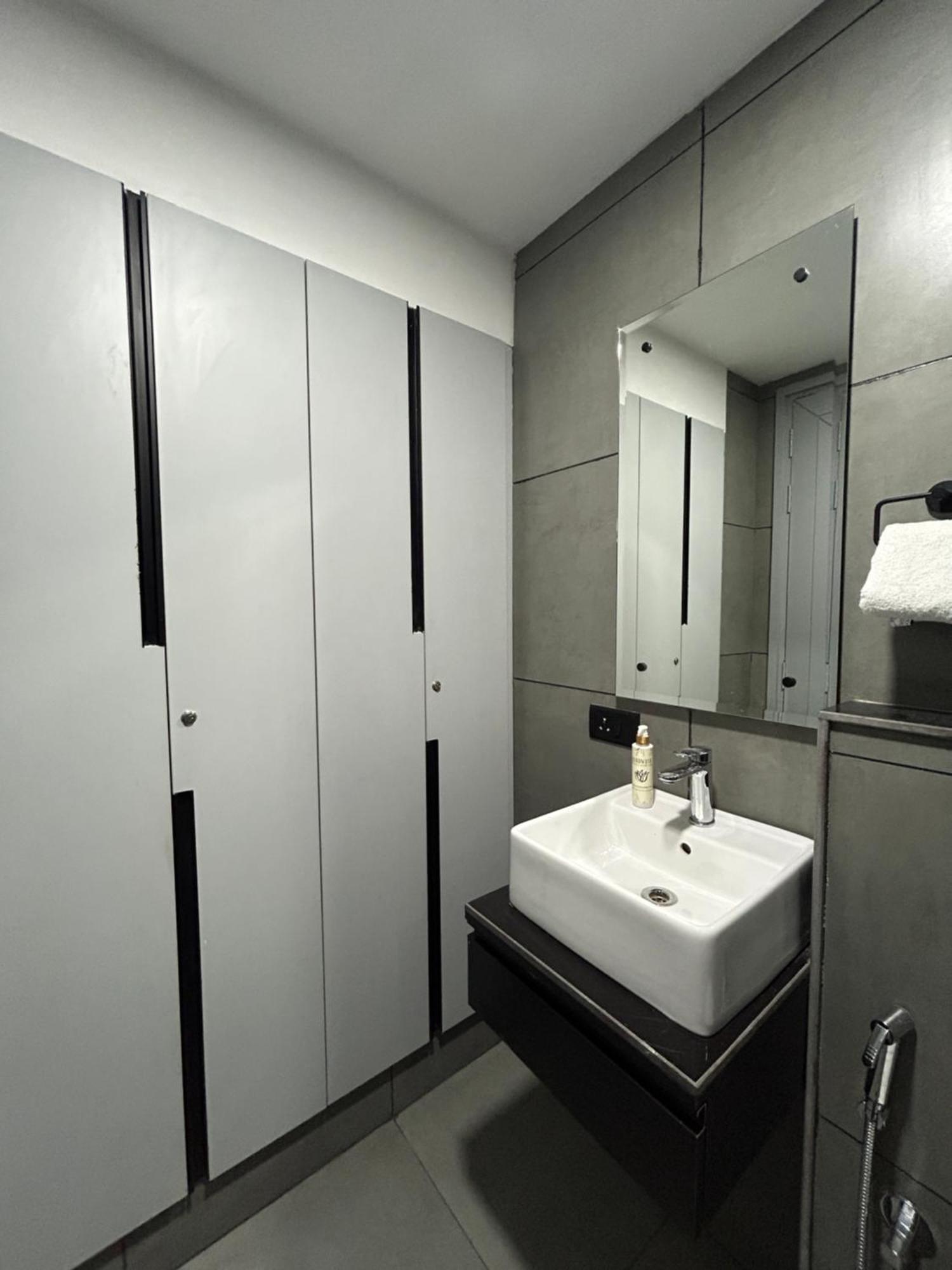 Bedchambers Serviced Apartment, Golf Course, Гургаон Екстериор снимка