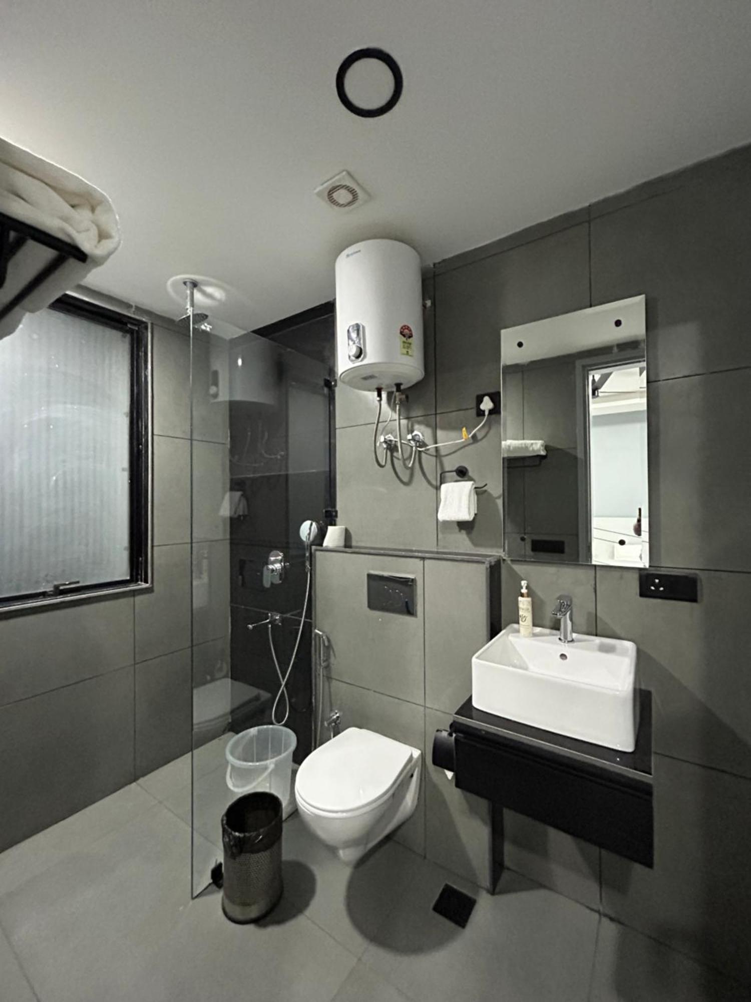 Bedchambers Serviced Apartment, Golf Course, Гургаон Екстериор снимка