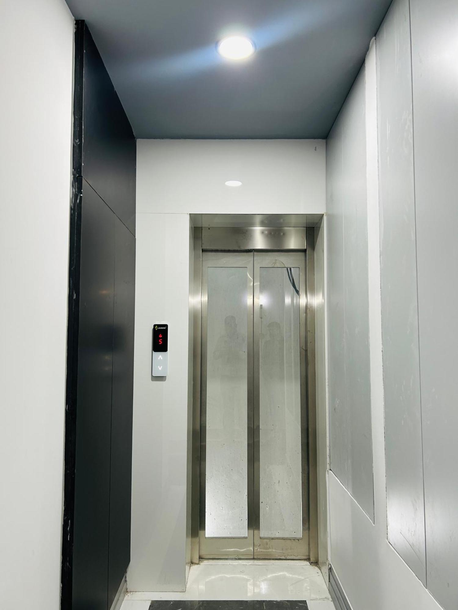 Bedchambers Serviced Apartment, Golf Course, Гургаон Екстериор снимка