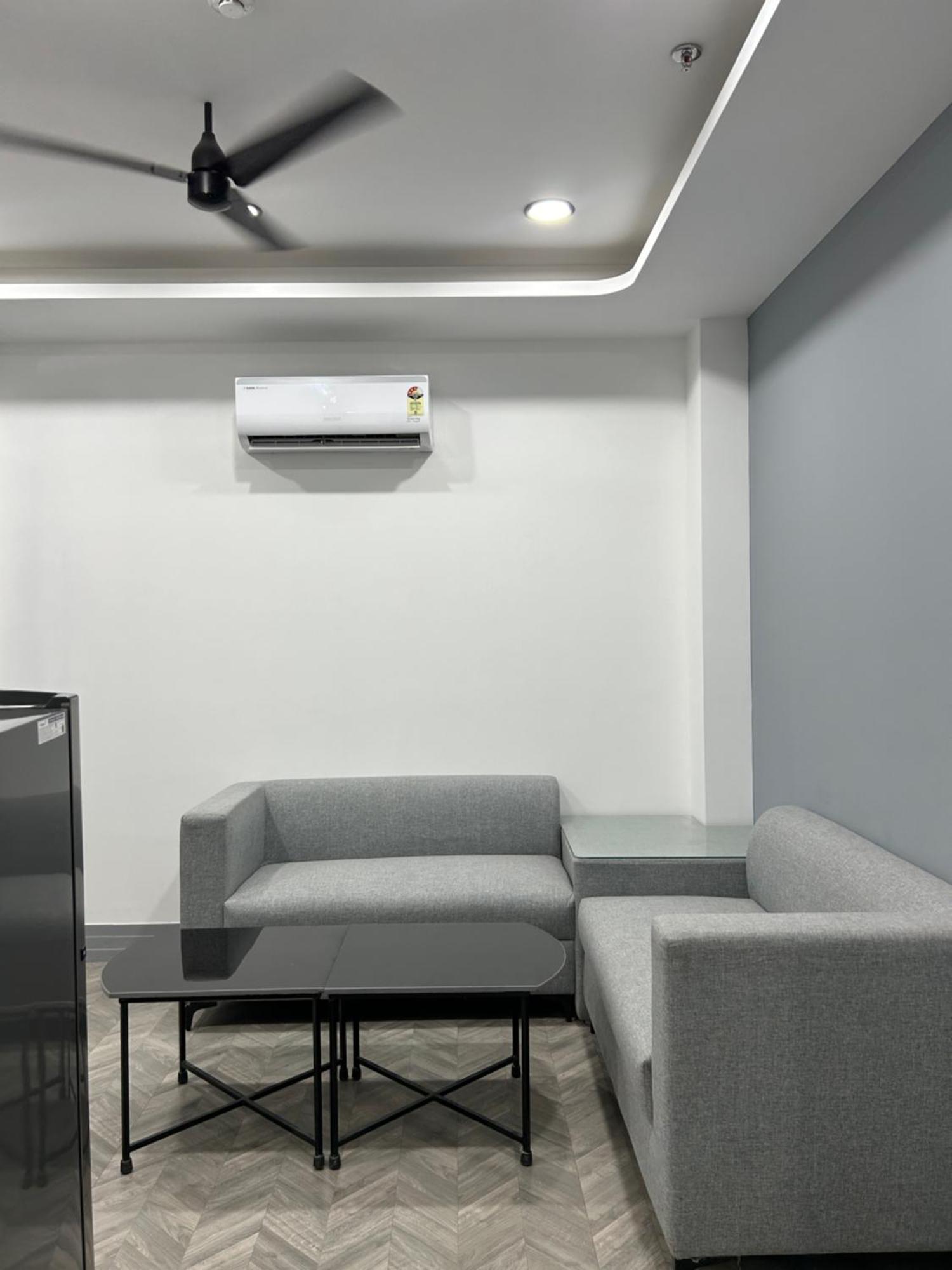 Bedchambers Serviced Apartment, Golf Course, Гургаон Екстериор снимка
