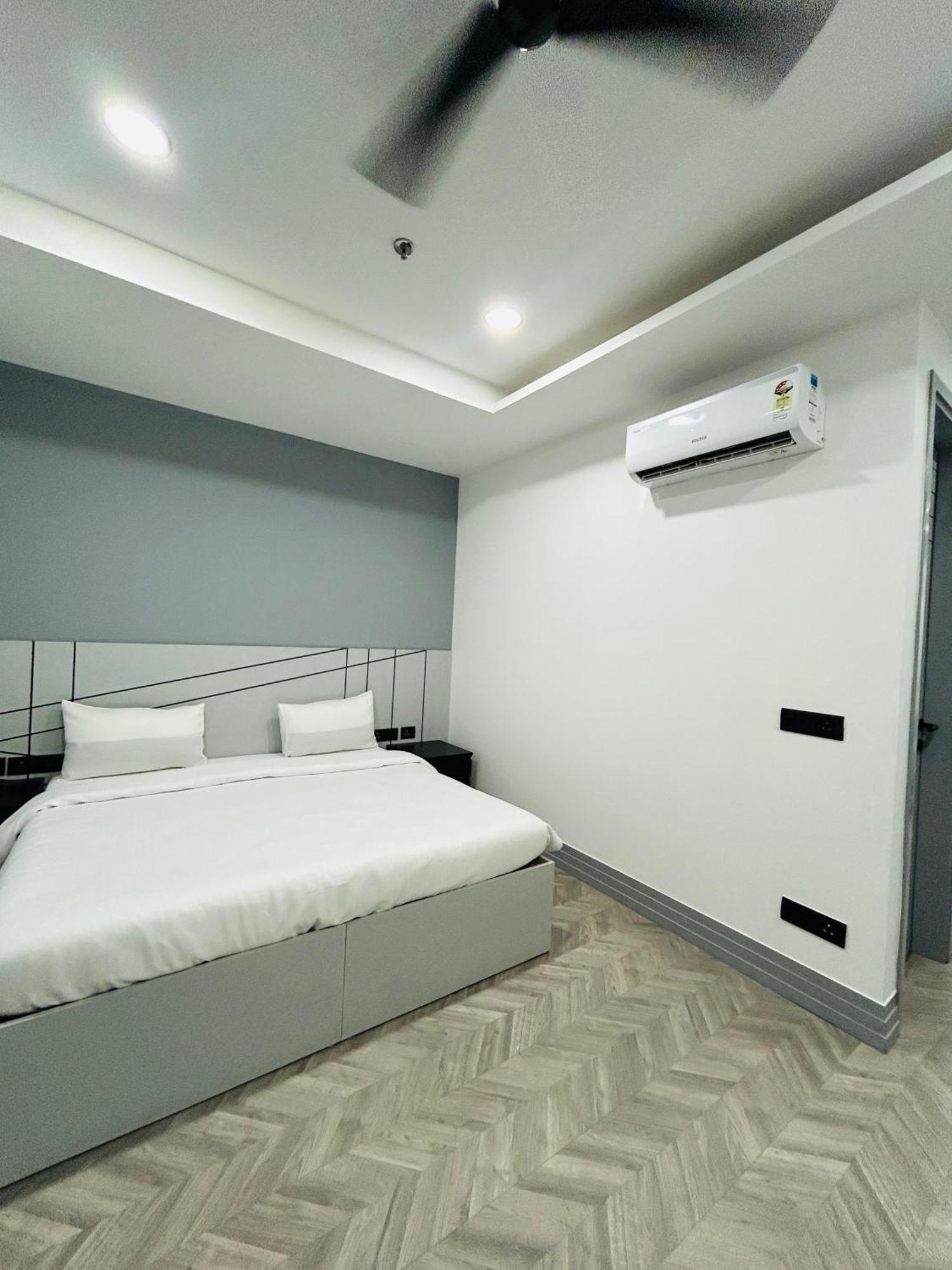 Bedchambers Serviced Apartment, Golf Course, Гургаон Екстериор снимка