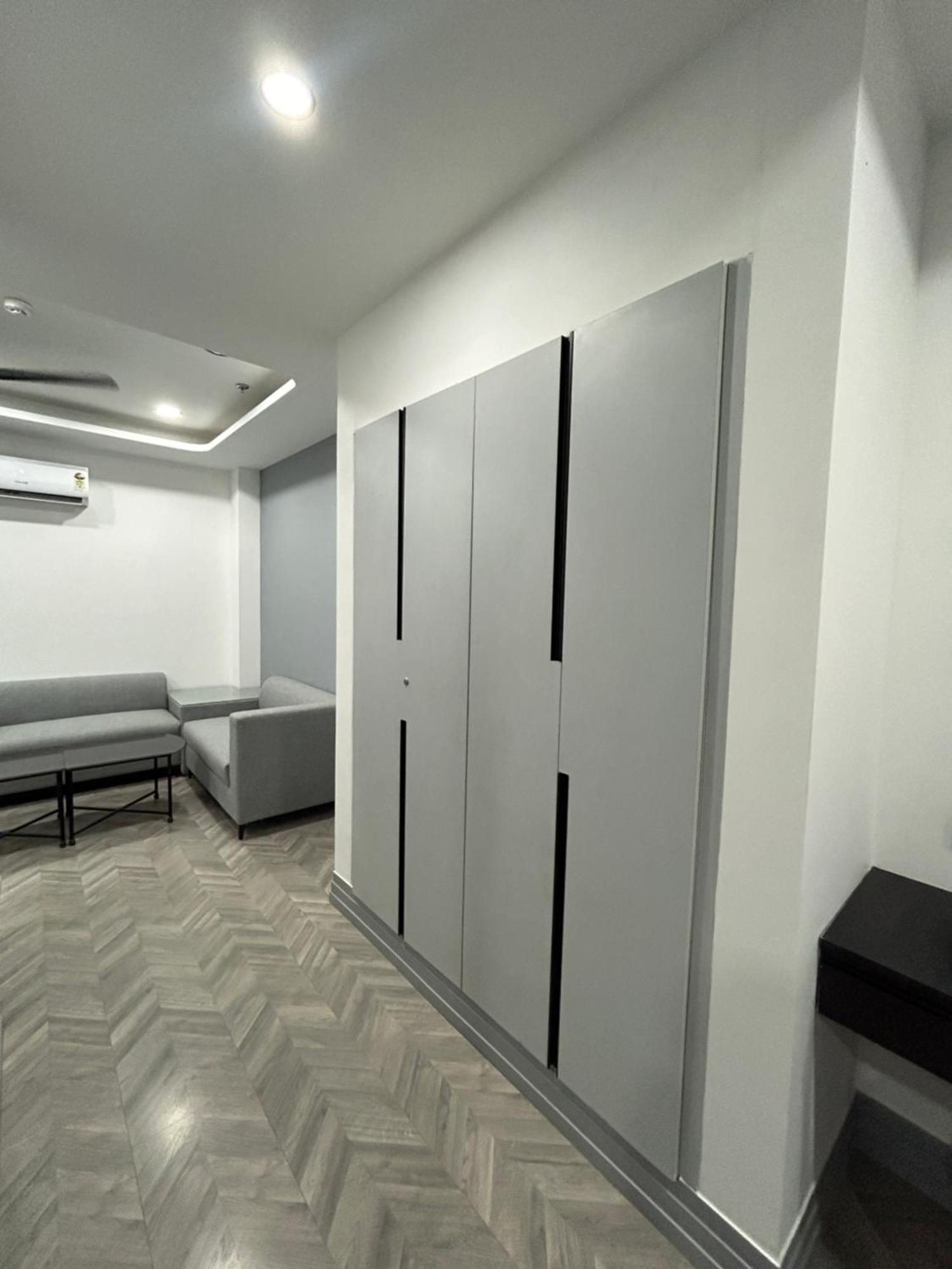 Bedchambers Serviced Apartment, Golf Course, Гургаон Екстериор снимка
