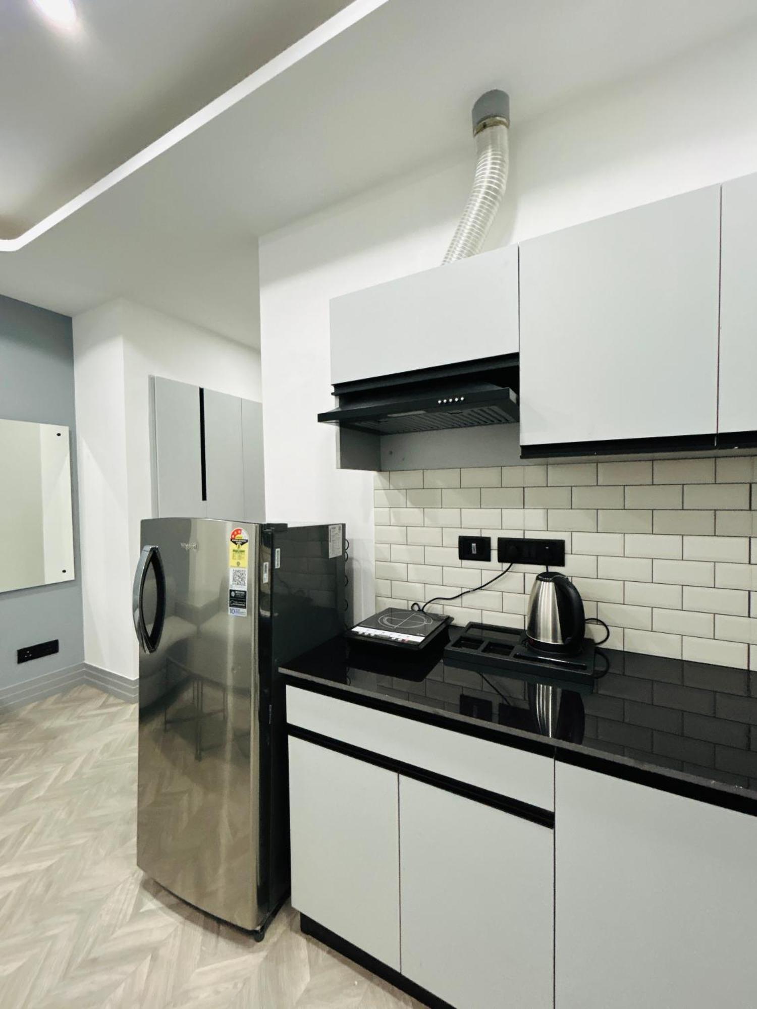 Bedchambers Serviced Apartment, Golf Course, Гургаон Екстериор снимка
