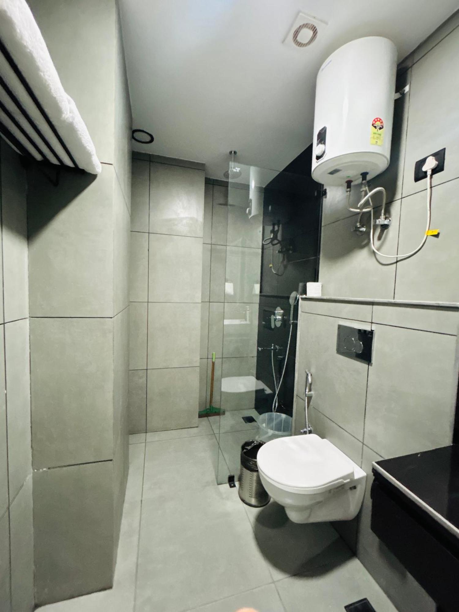 Bedchambers Serviced Apartment, Golf Course, Гургаон Екстериор снимка