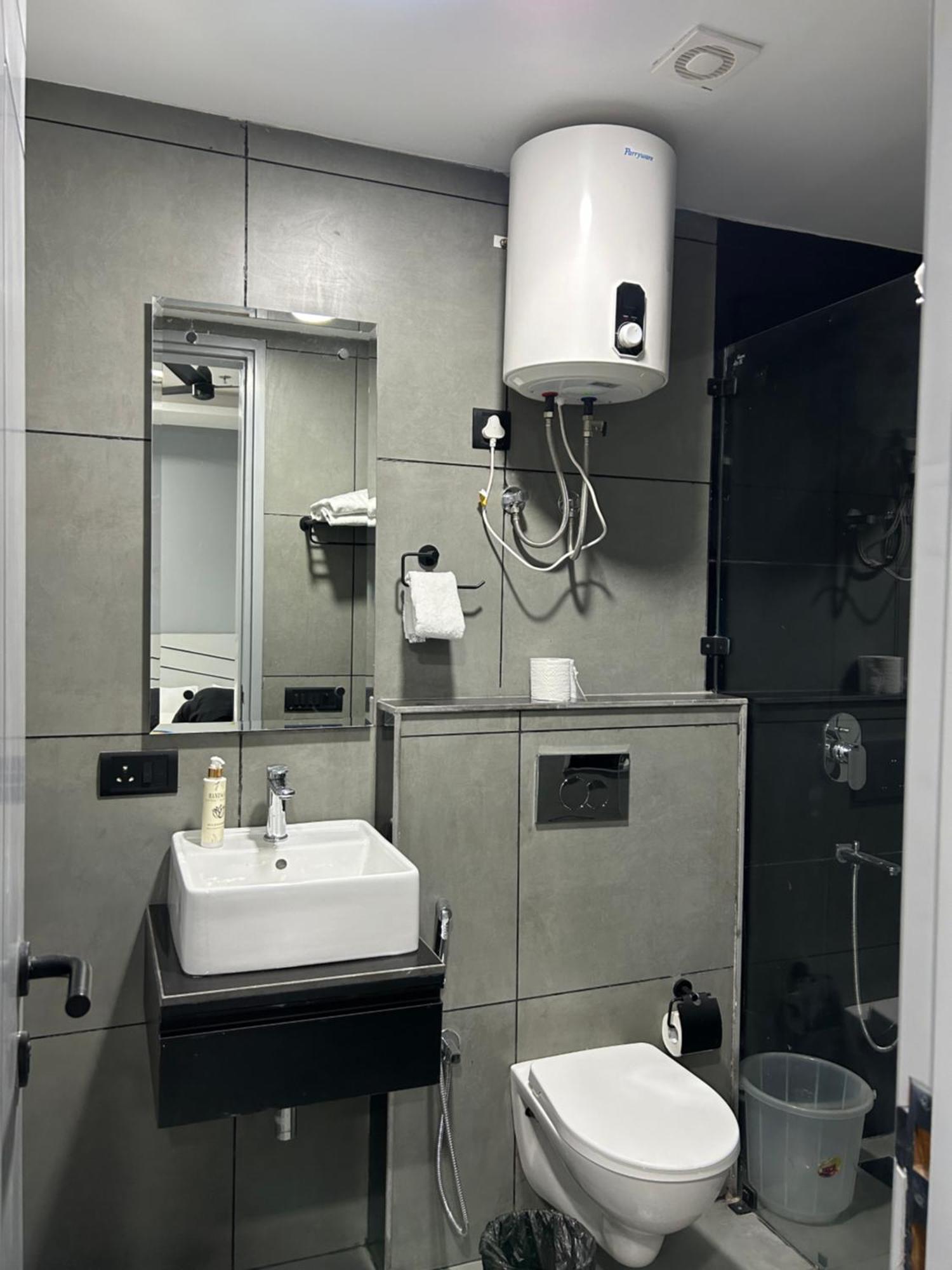Bedchambers Serviced Apartment, Golf Course, Гургаон Екстериор снимка