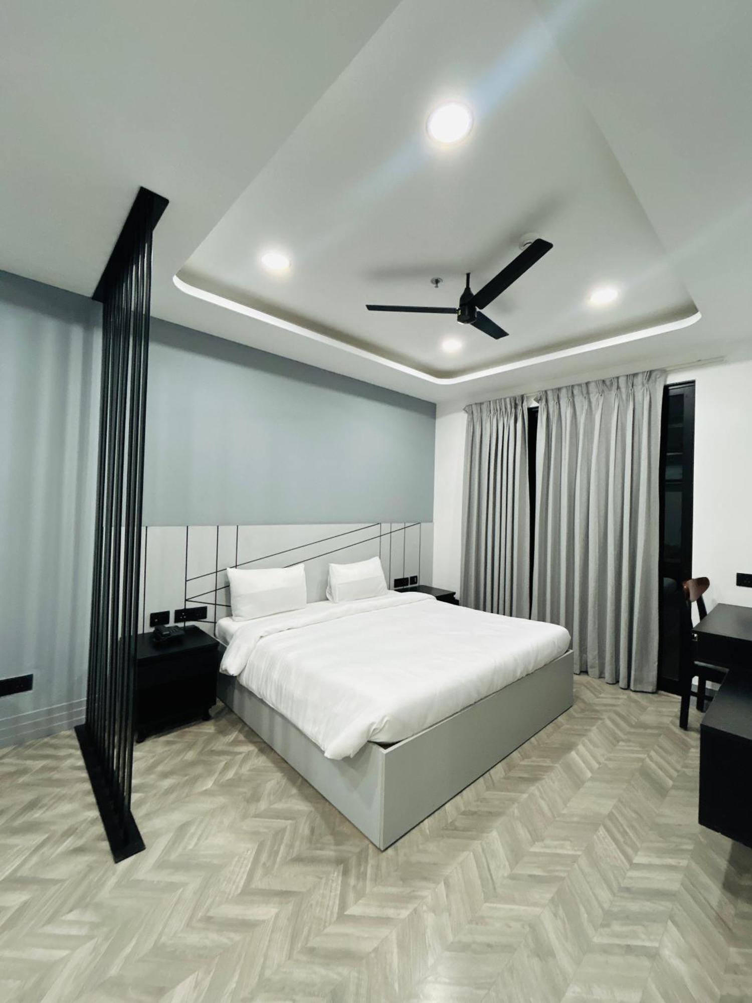 Bedchambers Serviced Apartment, Golf Course, Гургаон Екстериор снимка