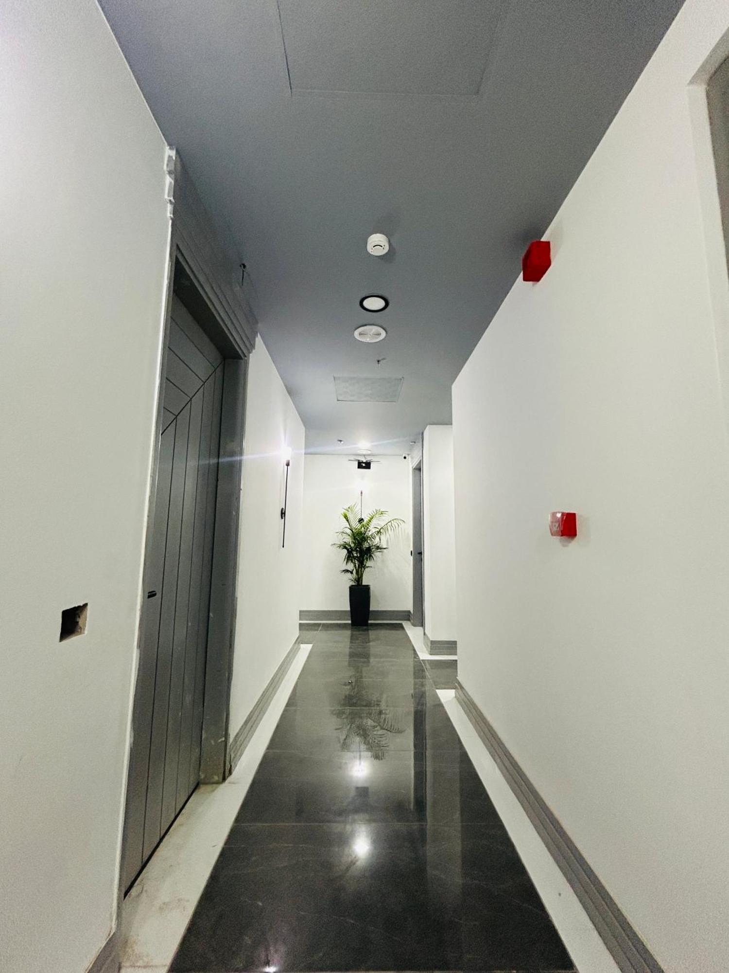 Bedchambers Serviced Apartment, Golf Course, Гургаон Екстериор снимка