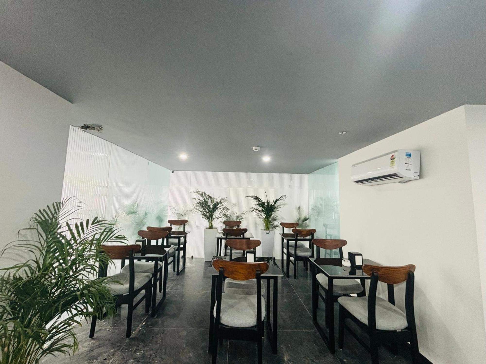 Bedchambers Serviced Apartment, Golf Course, Гургаон Екстериор снимка